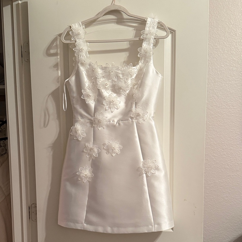 Elliatt White Floral Appliqué Dress (Elder)
